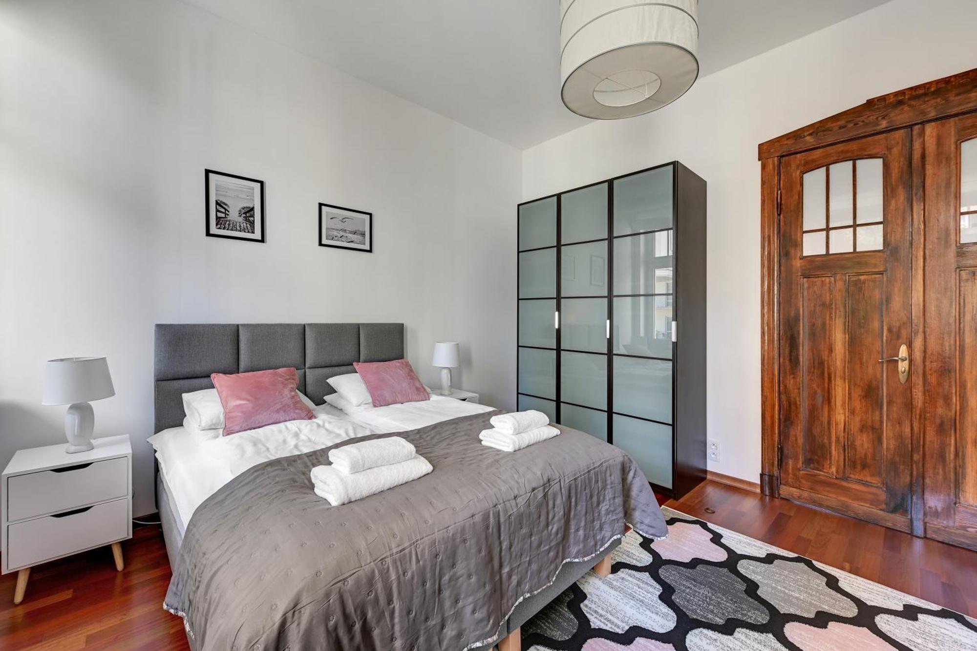 Dwor By Downtown Apartment